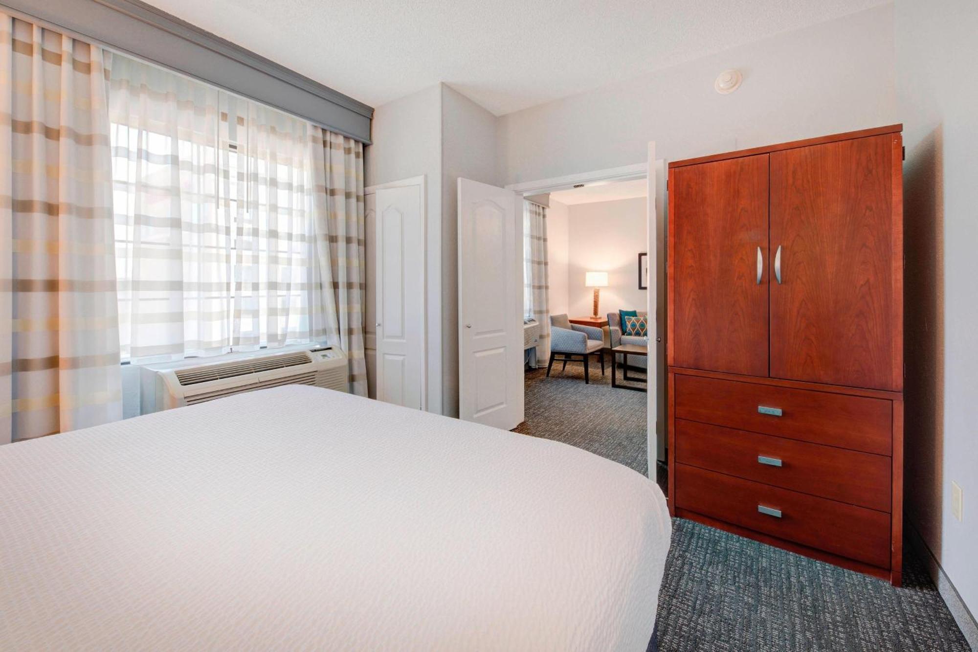 คอร์ตยาร์ด รอลีจ์ แคร็บทรี แวลเลย์ Hotel ราลลี ภายนอก รูปภาพ