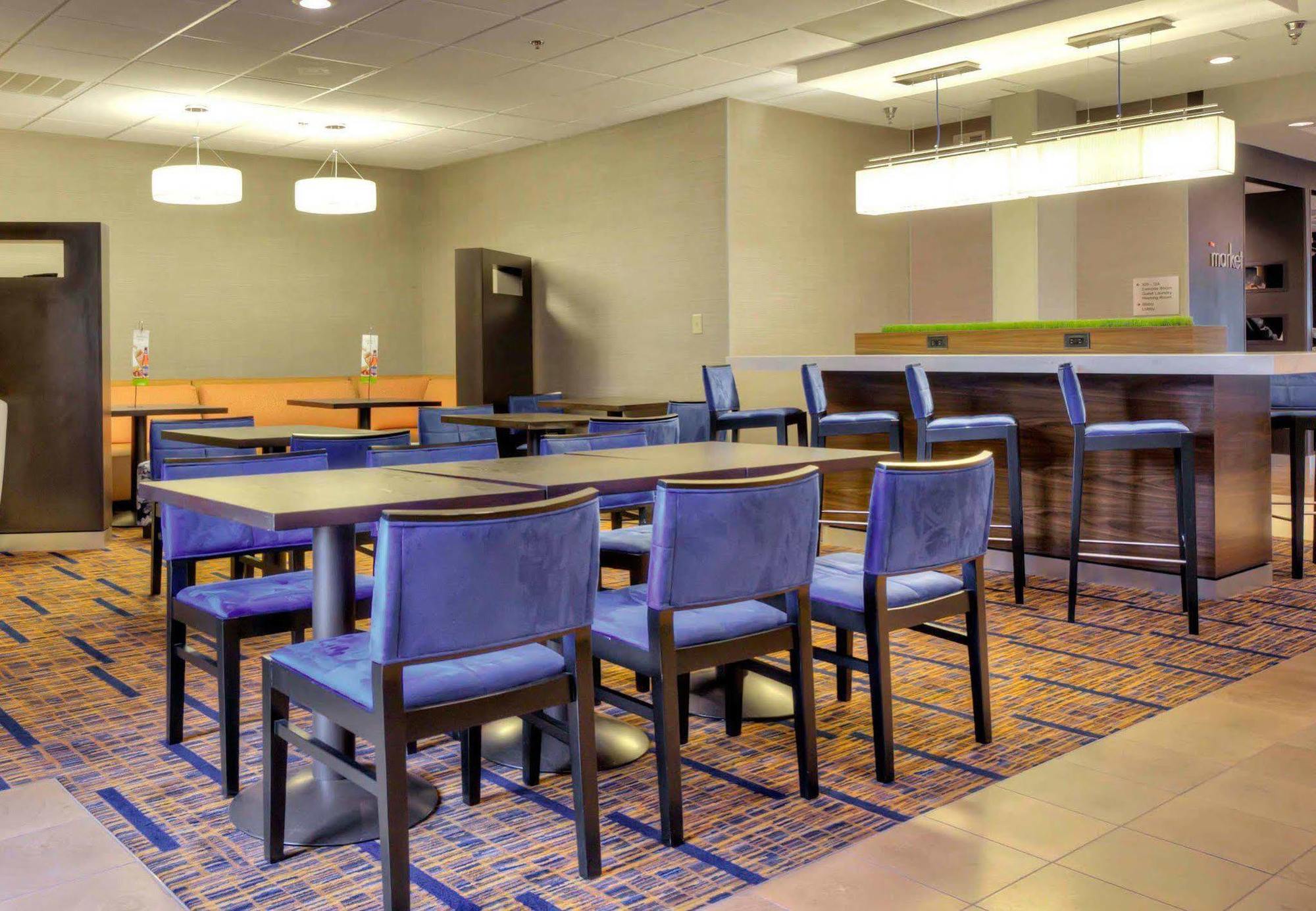 คอร์ตยาร์ด รอลีจ์ แคร็บทรี แวลเลย์ Hotel ราลลี ภายนอก รูปภาพ